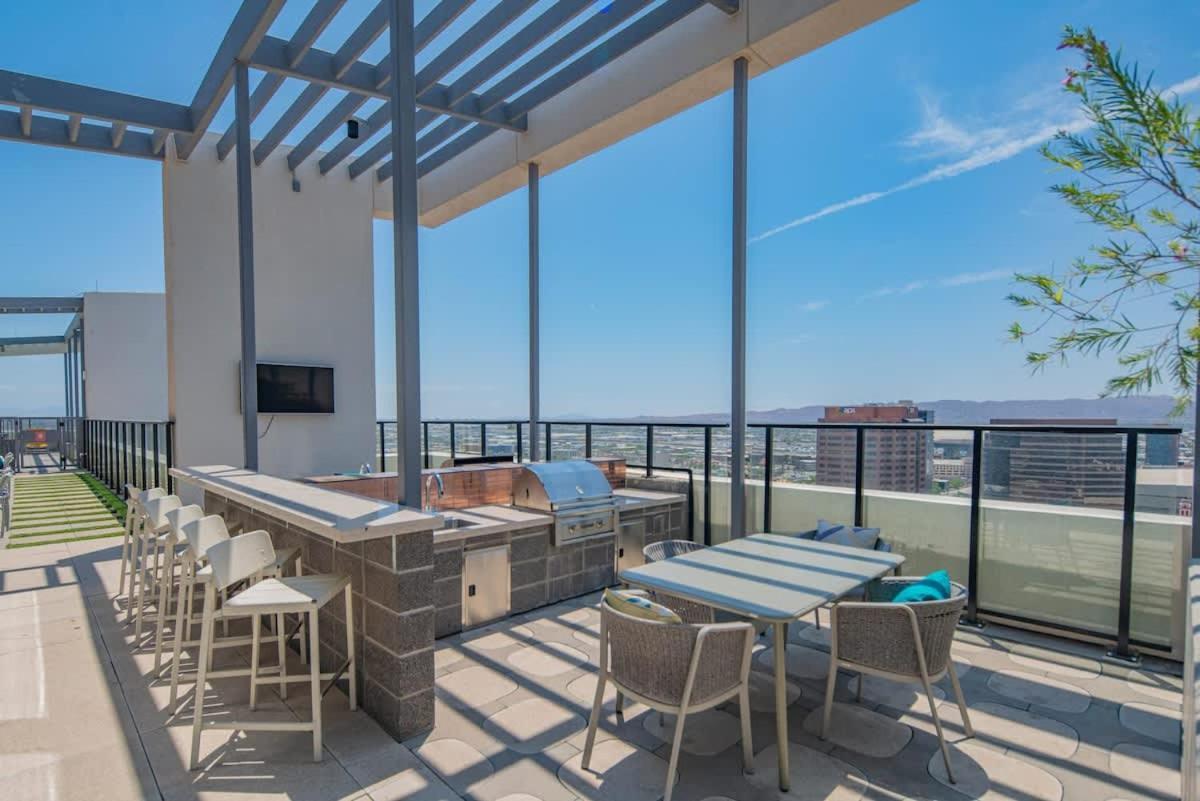 Detailed 2Bd, Highrise Dt, Pool, Gym, Parking, Sleeps 8 Apartment Phoenix Exterior foto