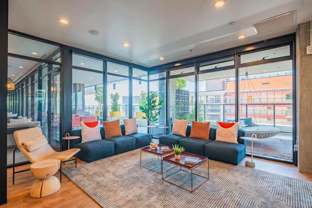Detailed 2Bd, Highrise Dt, Pool, Gym, Parking, Sleeps 8 Apartment Phoenix Exterior foto