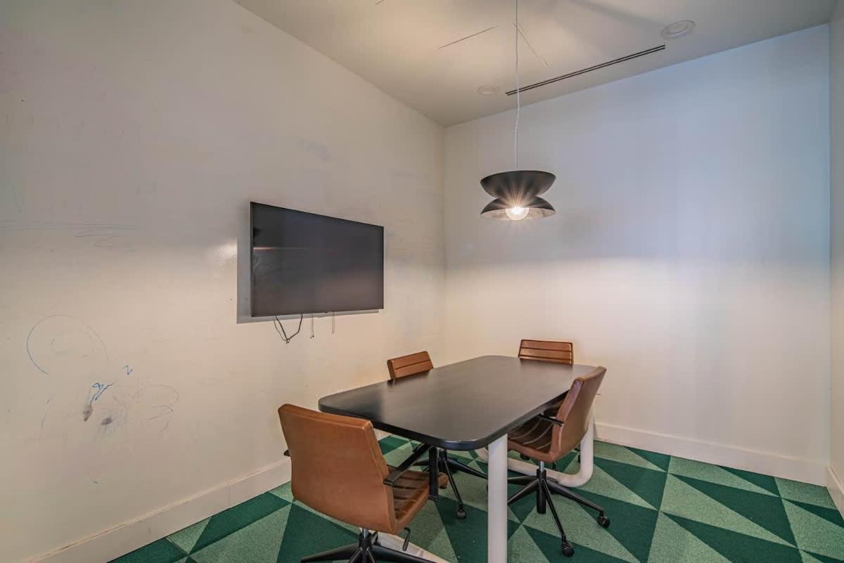 Detailed 2Bd, Highrise Dt, Pool, Gym, Parking, Sleeps 8 Apartment Phoenix Exterior foto