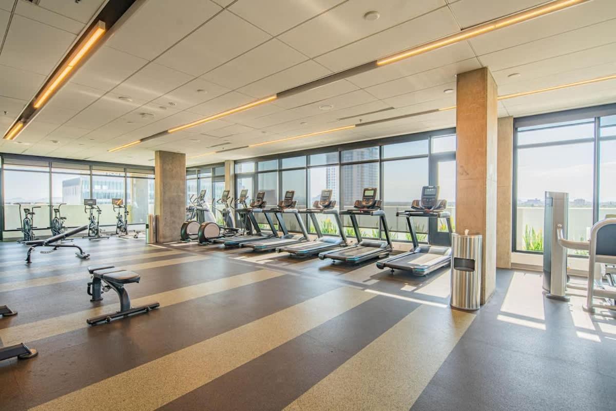Detailed 2Bd, Highrise Dt, Pool, Gym, Parking, Sleeps 8 Apartment Phoenix Exterior foto