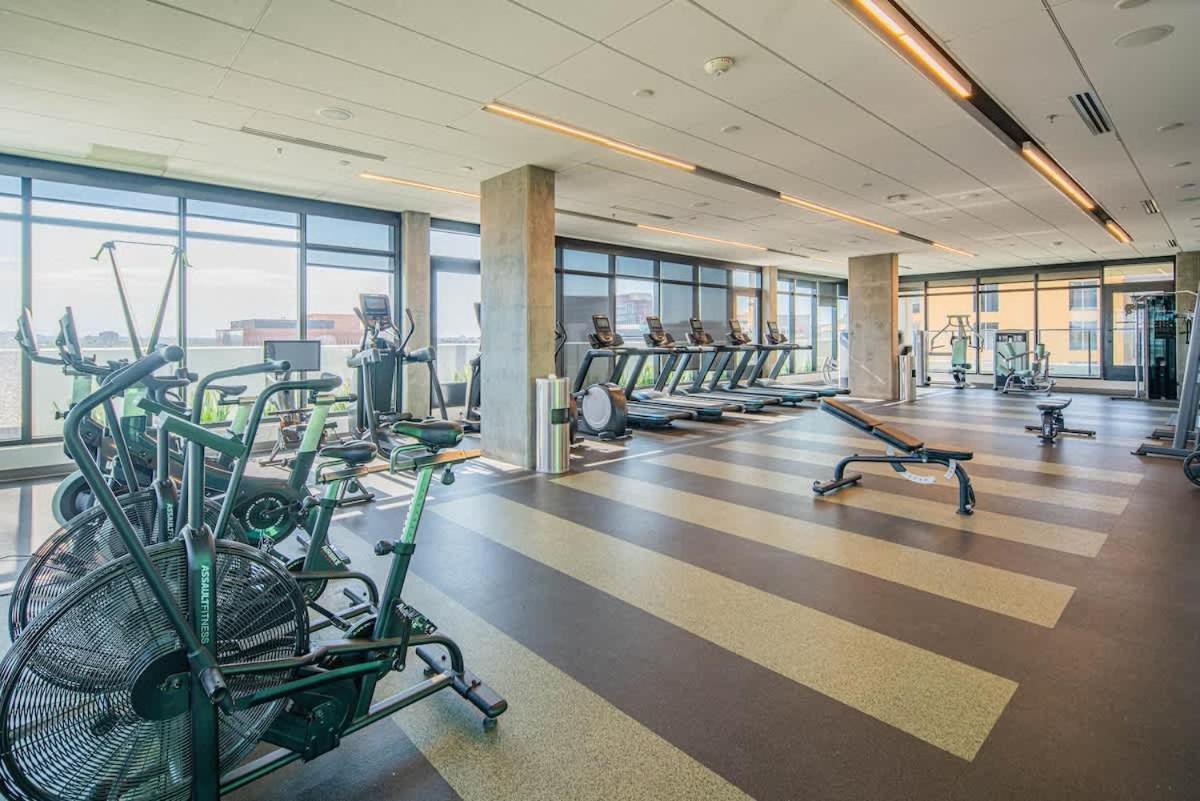 Detailed 2Bd, Highrise Dt, Pool, Gym, Parking, Sleeps 8 Apartment Phoenix Exterior foto