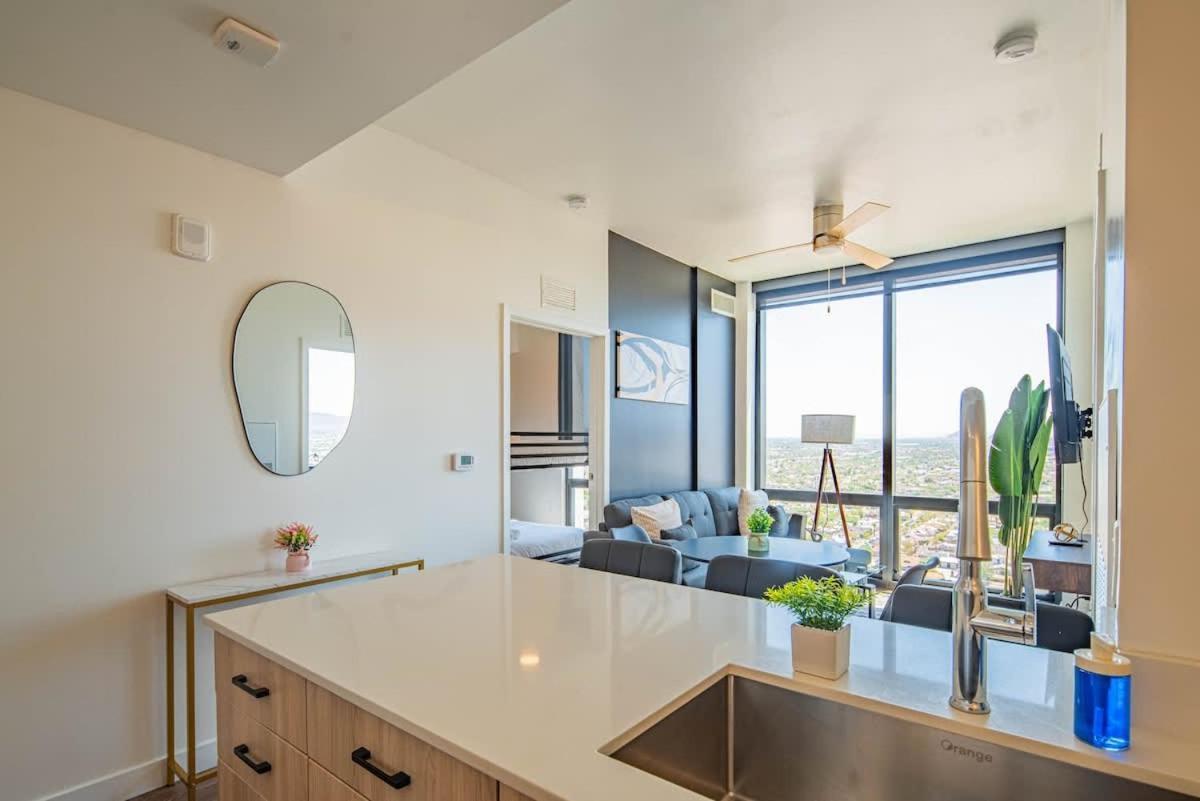 Detailed 2Bd, Highrise Dt, Pool, Gym, Parking, Sleeps 8 Apartment Phoenix Exterior foto